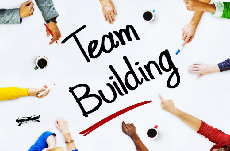 Truyền thông nội bộ là gì? Team building là một chiến dịch truyền thông nội bộ nên sử dụng.