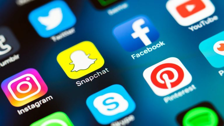 Mạng xã hội là gì - Xu hướng mạng xã hội sẽ phát triển như thế nào vào năm 2020? (Ảnh: Palestina)