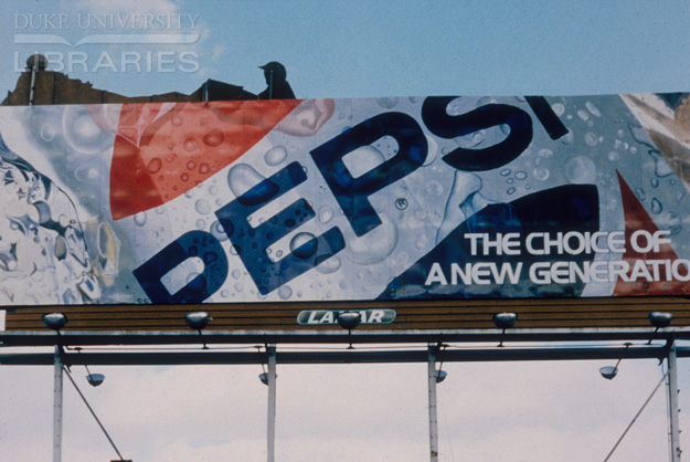 Chiến lược PR của Pepsi với thông điệp “The choice of a New Generation” (1984). (Ảnh: Duke University Library)