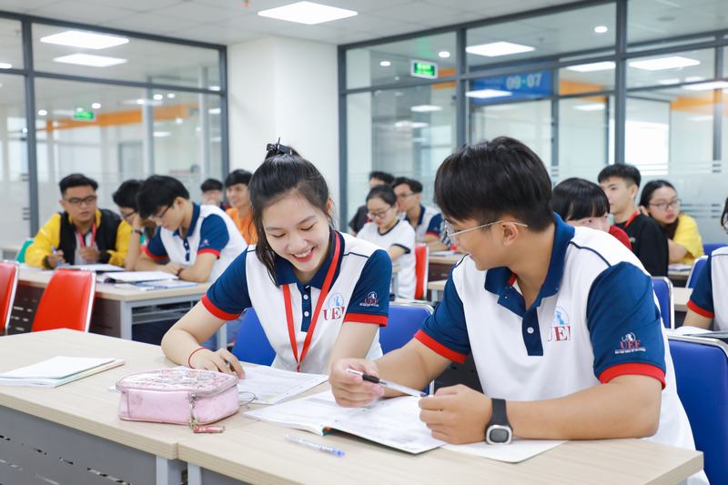 Ngành tài chính ngân hàng nên học trường nào ở Hà Nội? Ngành tài chính ngân hàng học trường nào khu vực miền Bắc uy tín và tốt nhất? (Nguồn: UEF)