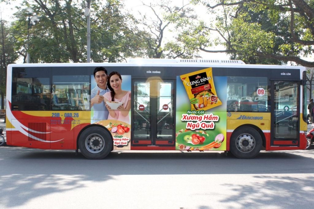 Hình thức Quảng cáo OOH trên xe bus (Nguồn: OOH GreenMoon Vietnam)