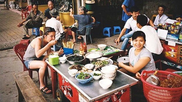 20% ngân sách chi tiêu hàng tháng của hộ gia đình Việt Nam là dành cho ăn uống (Ảnh: vina.com)