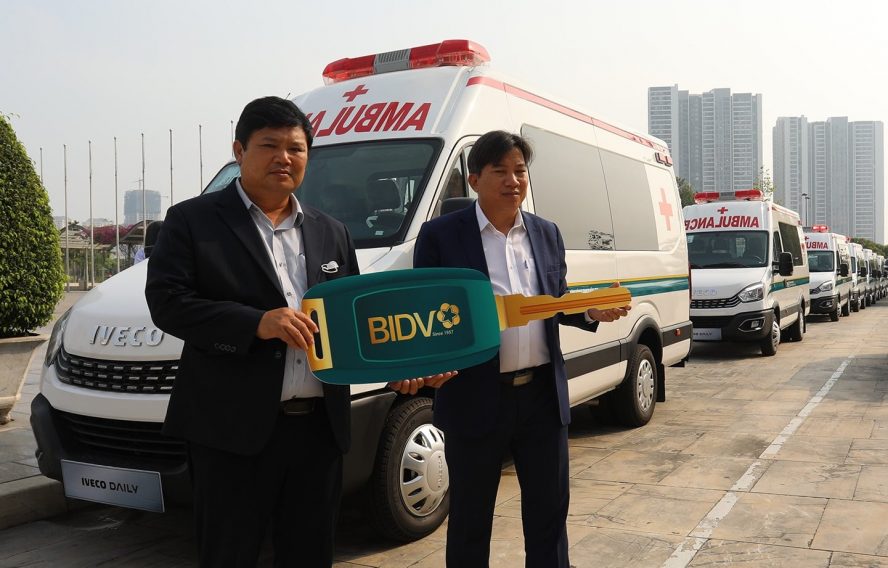 BIDV vừa trao tặng 65 xe cứu thương có tổng giá trị 78 tỷ đồng cho các cơ sở y tế trên toàn quốc.