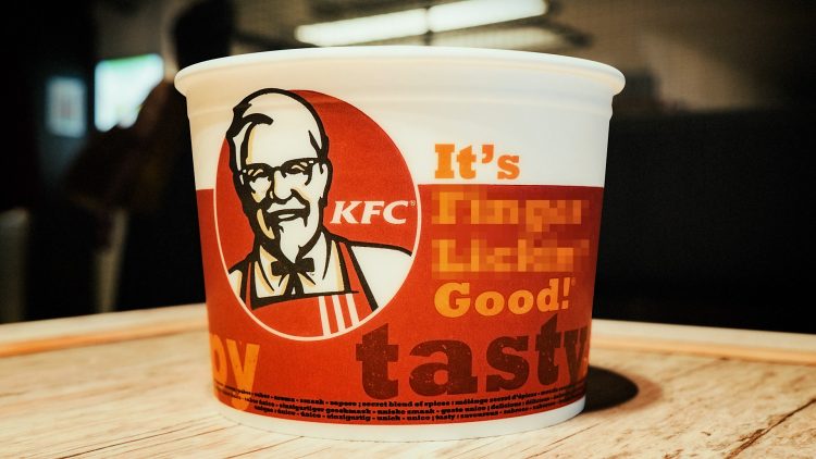 KFC tạm dừng sử dụng khẩu hiệu “Vị ngon trên từng ngón tay” để phù hợp với thời dịch Covid-19