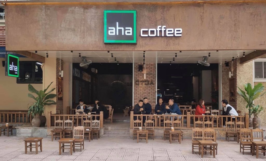 Aha Cafe mang đậm phong cách cà phê đường phố, tạo cảm giác thân quen. (Ảnh: Fb Aha Cafe)