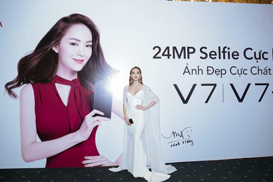 Đại sứ thương hiệu Vivo Minh Hằng trong sự kiện ra mắt sản phẩm Vivo V7 (Nguồn: facebook)